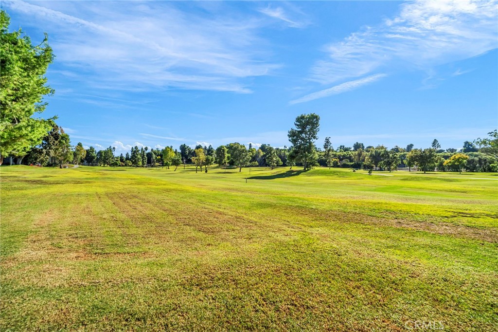 2197 Via Mariposa E B