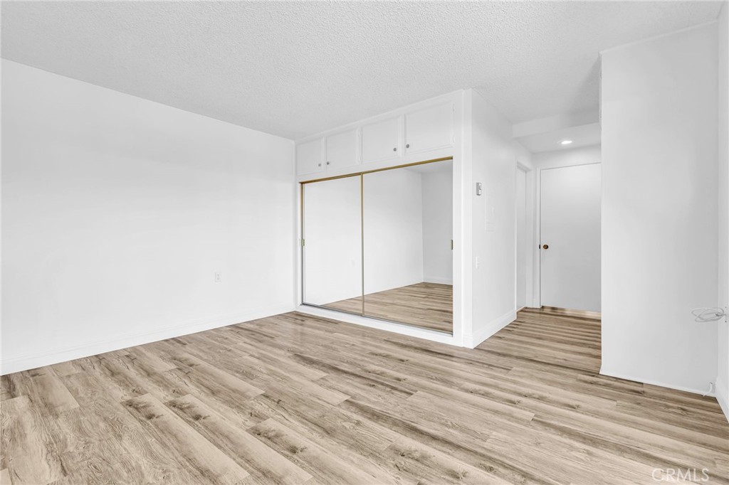 2197 Via Mariposa E B