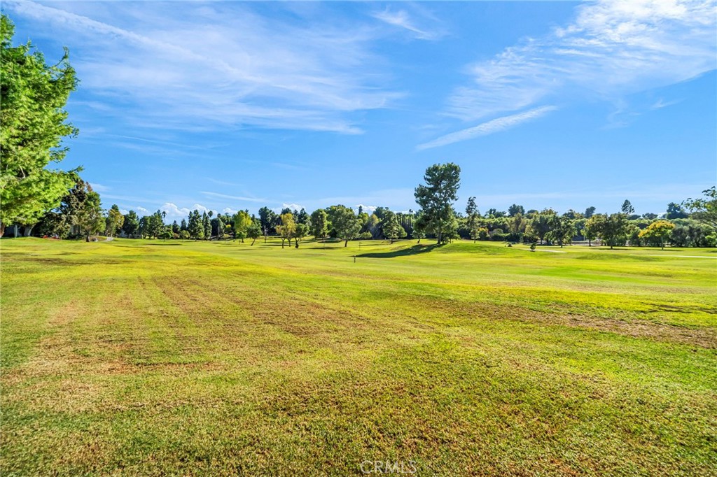 2197 Via Mariposa E B