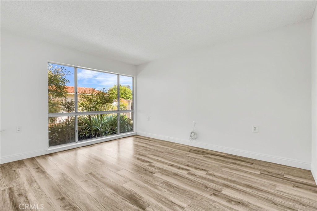 2197 Via Mariposa E B