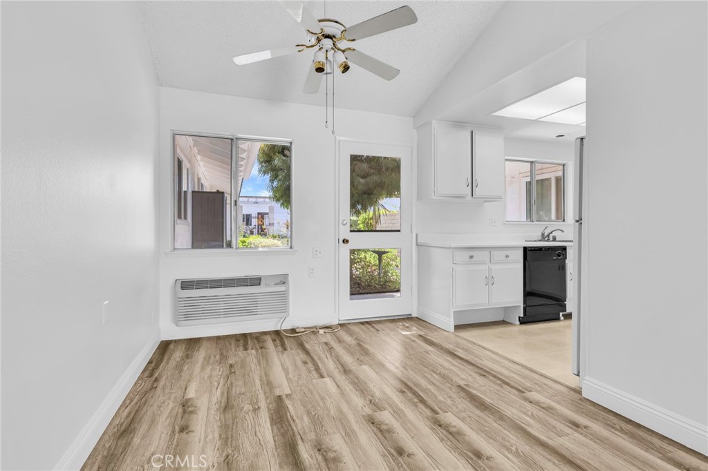 2197 Via Mariposa E B