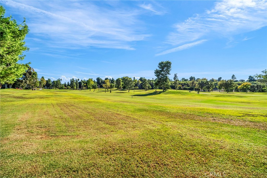 2197 Via Mariposa E B