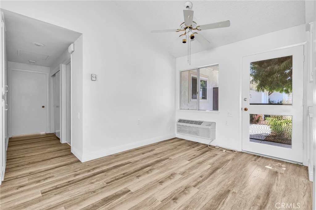 2197 Via Mariposa E B