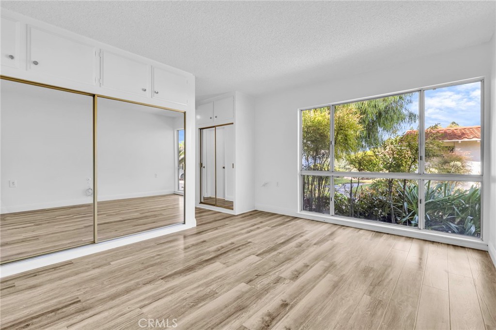 2197 Via Mariposa E B