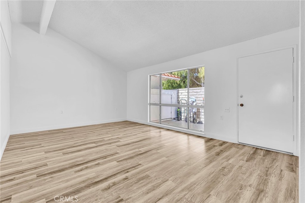 2197 Via Mariposa E B