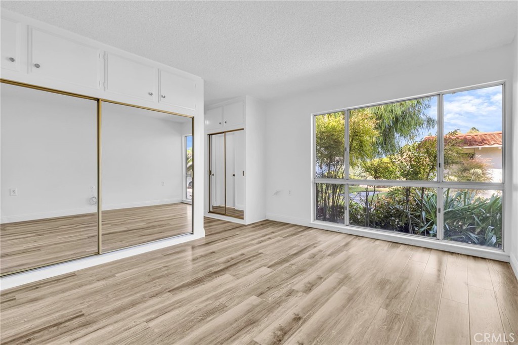 2197 Via Mariposa E B