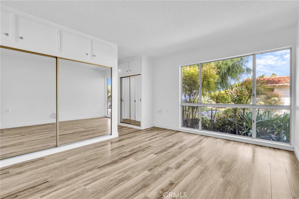 2197 Via Mariposa E B