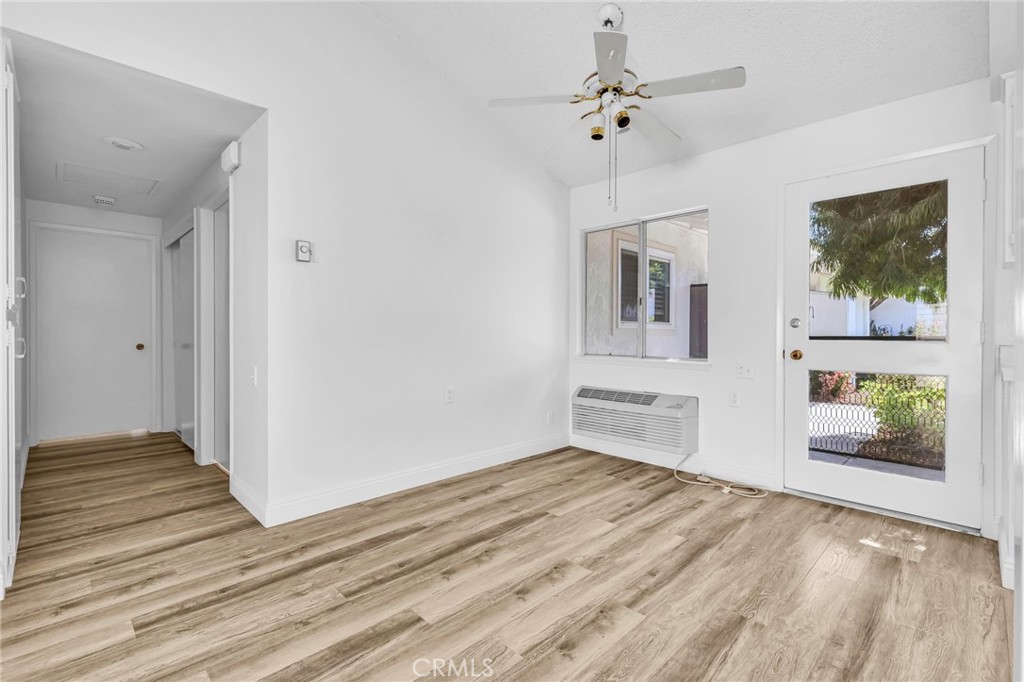 2197 Via Mariposa E B