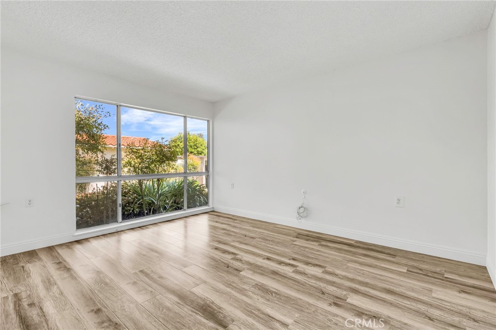 2197 Via Mariposa E B