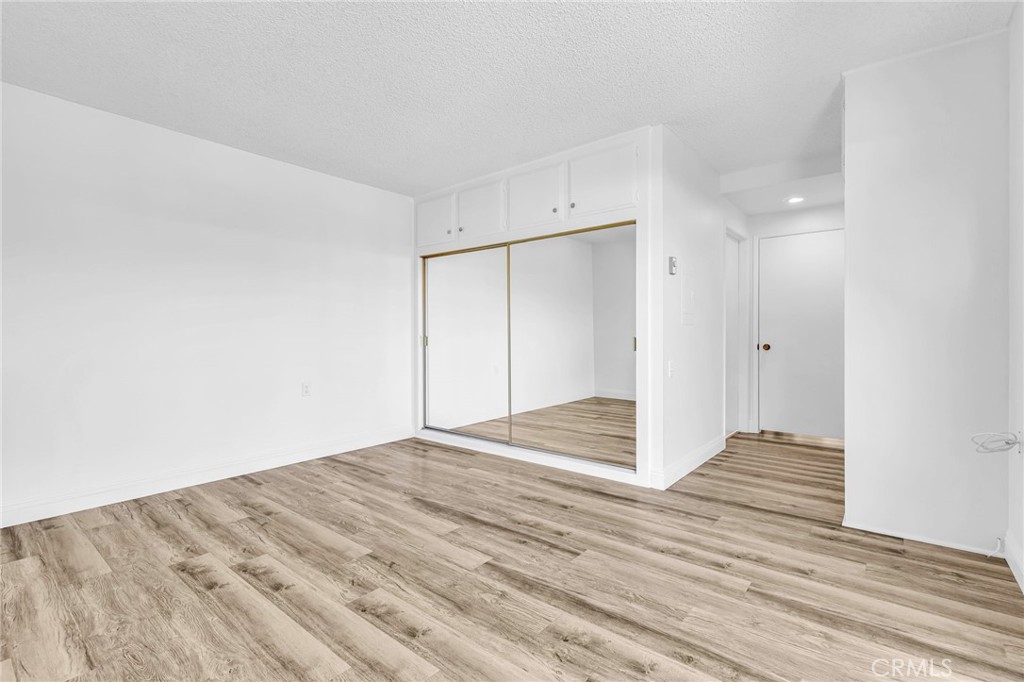 2197 Via Mariposa E B