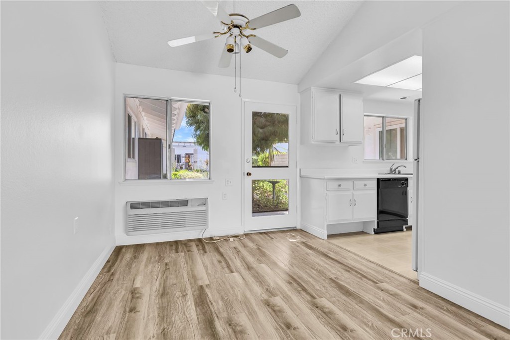 2197 Via Mariposa E B