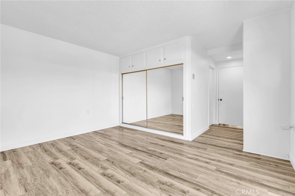 2197 Via Mariposa E B