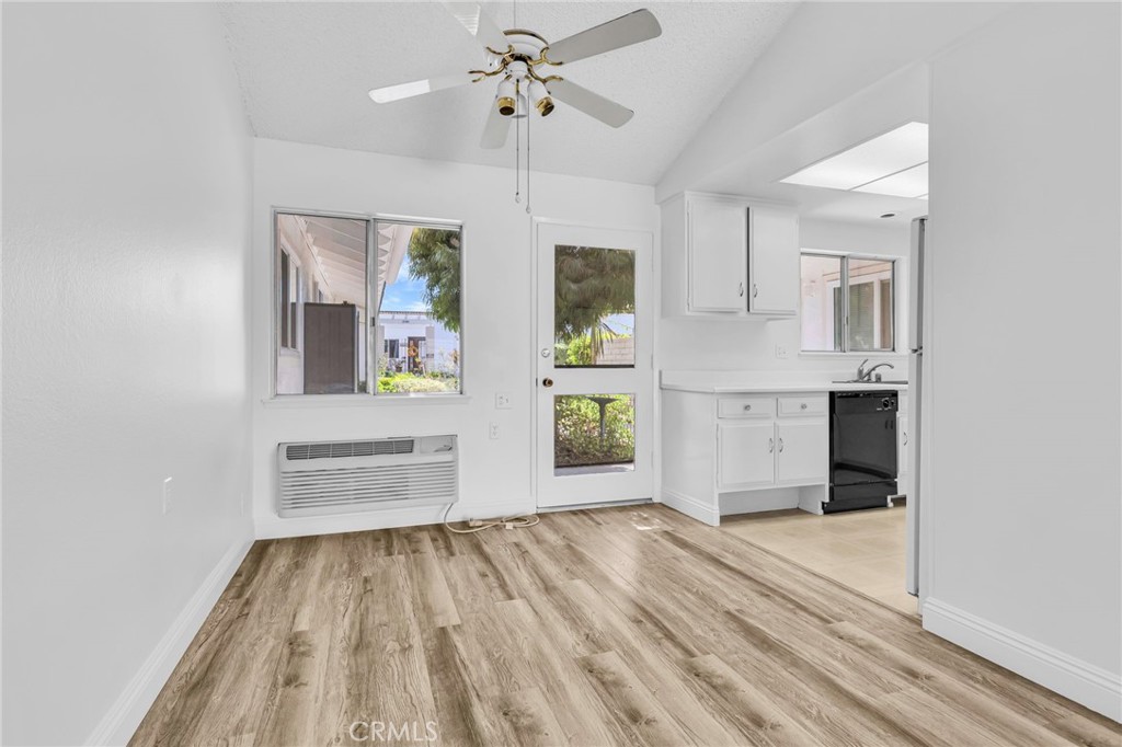 2197 Via Mariposa E B