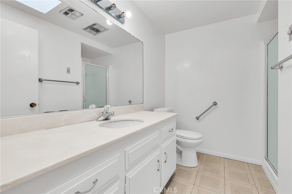 2197 Via Mariposa E B