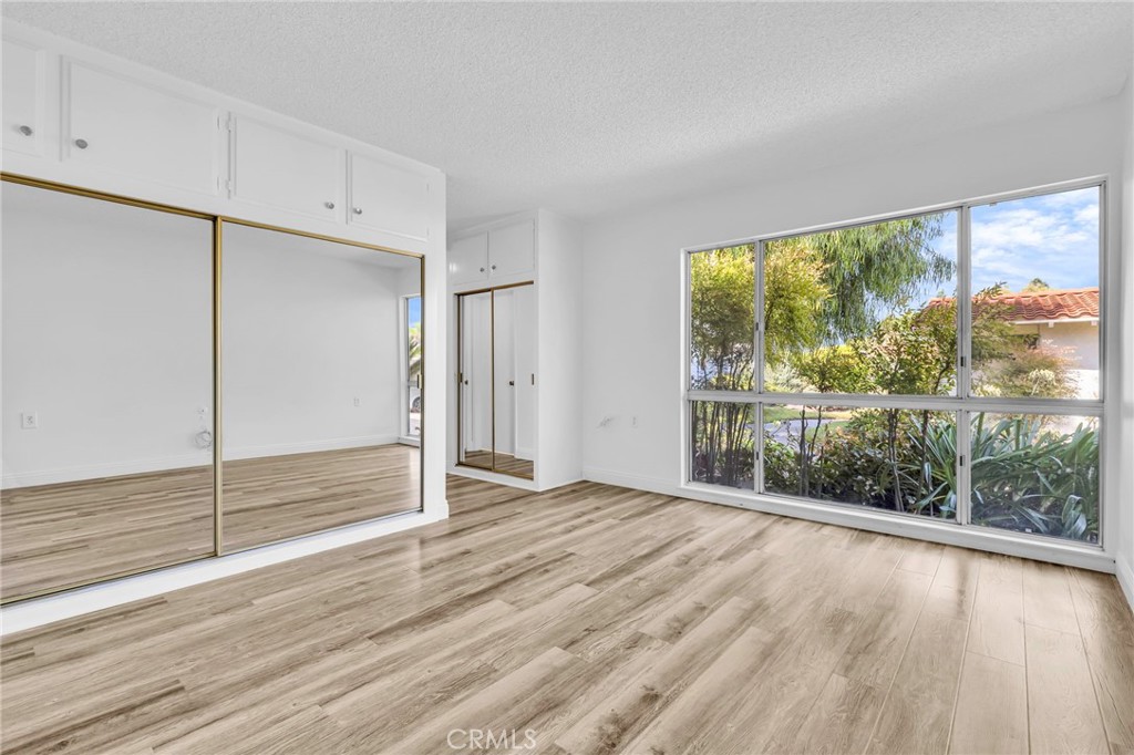 2197 Via Mariposa E B