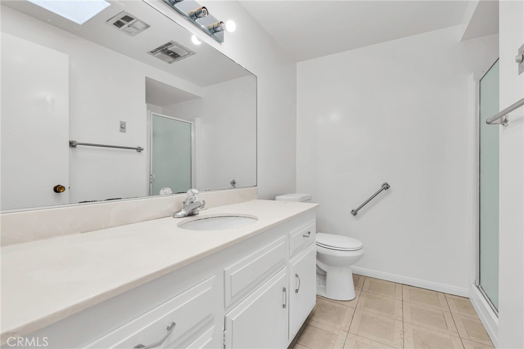 2197 Via Mariposa E B