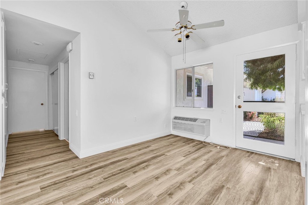 2197 Via Mariposa E B