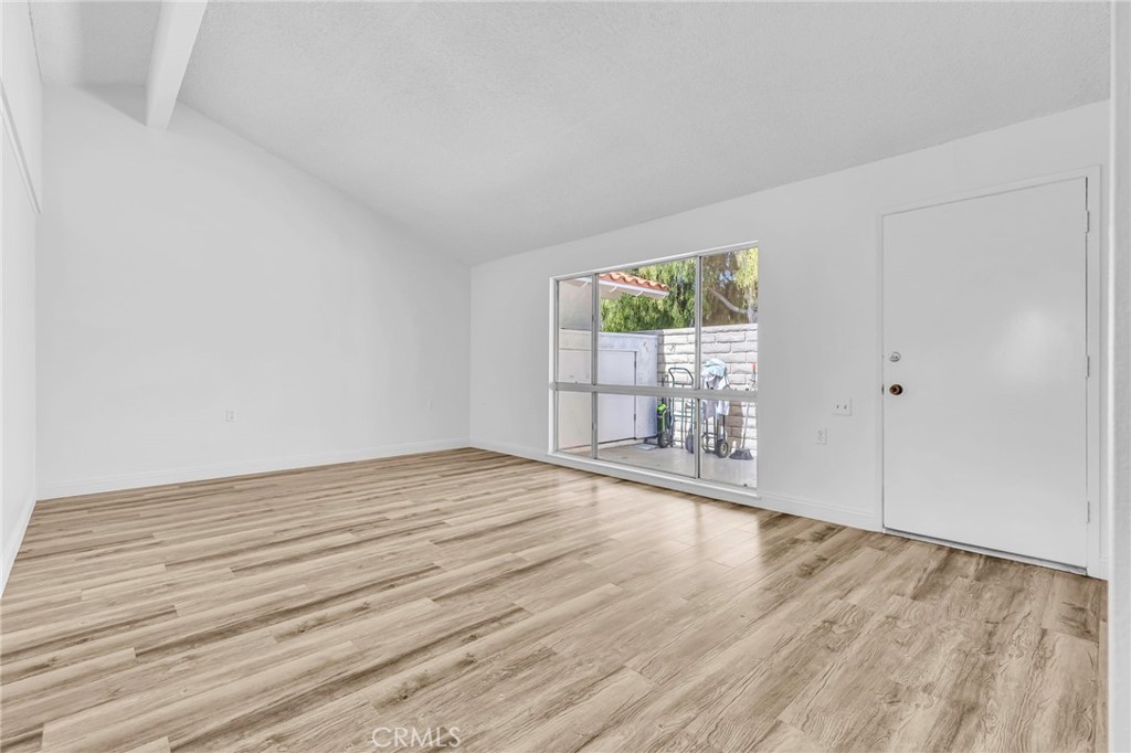 2197 Via Mariposa E B