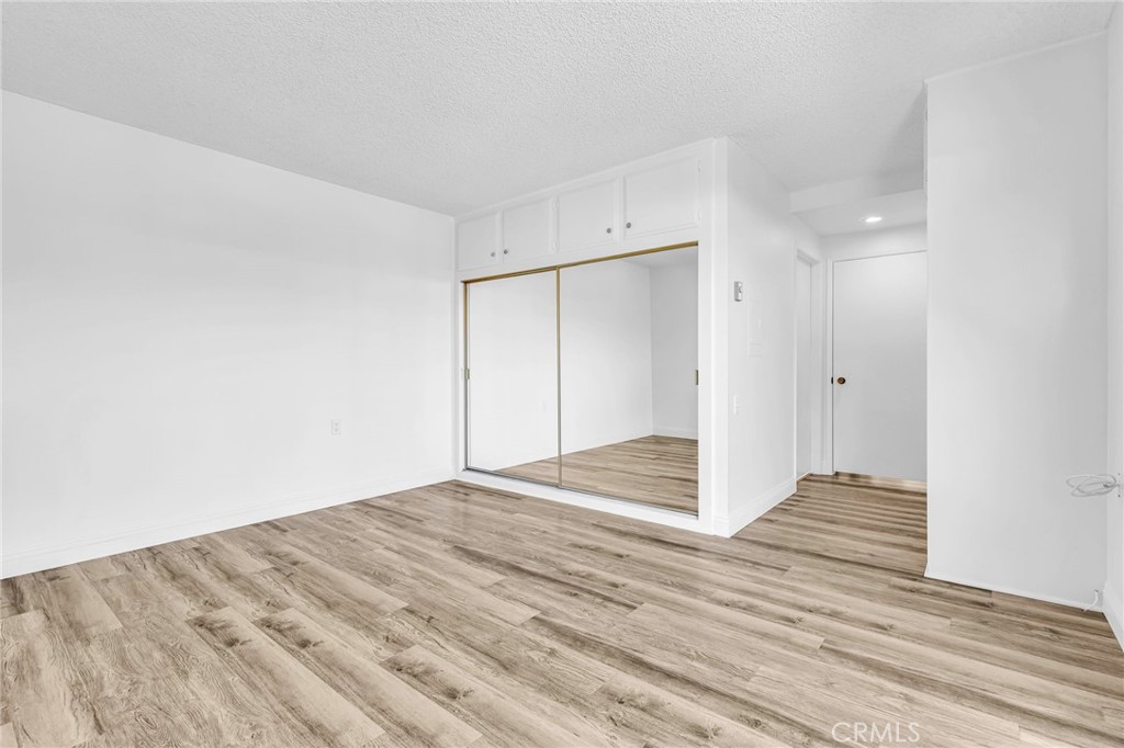 2197 Via Mariposa E B