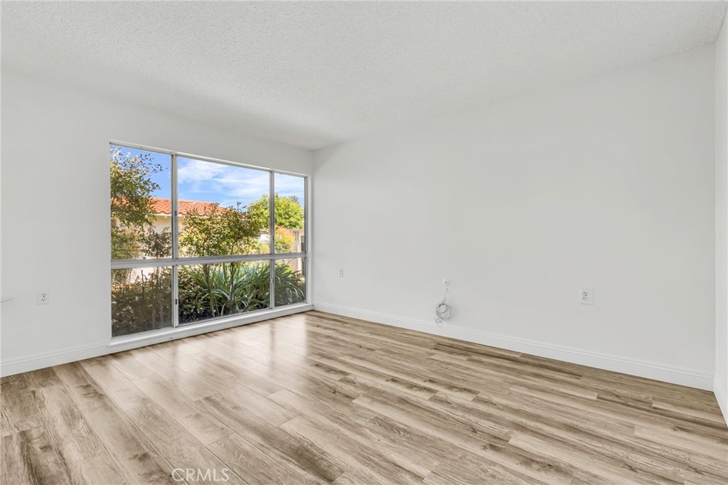 2197 Via Mariposa E B