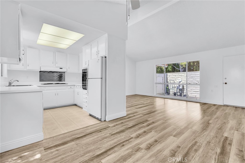 2197 Via Mariposa E B