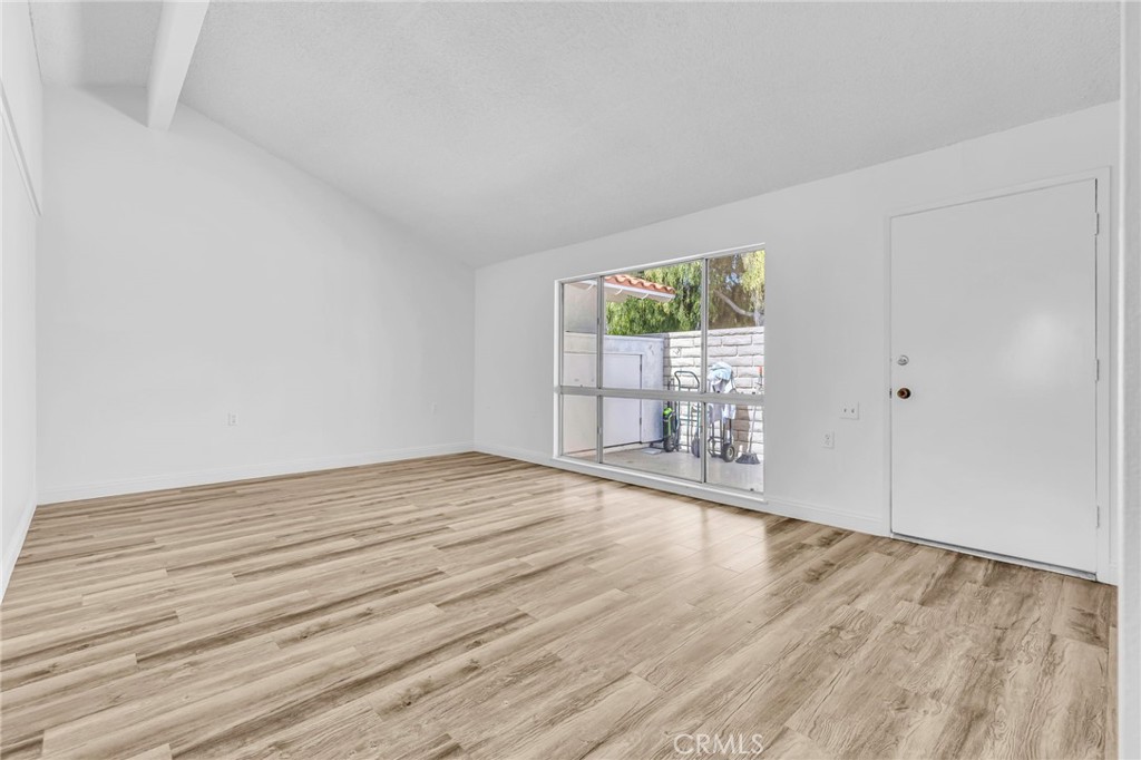 2197 Via Mariposa E B