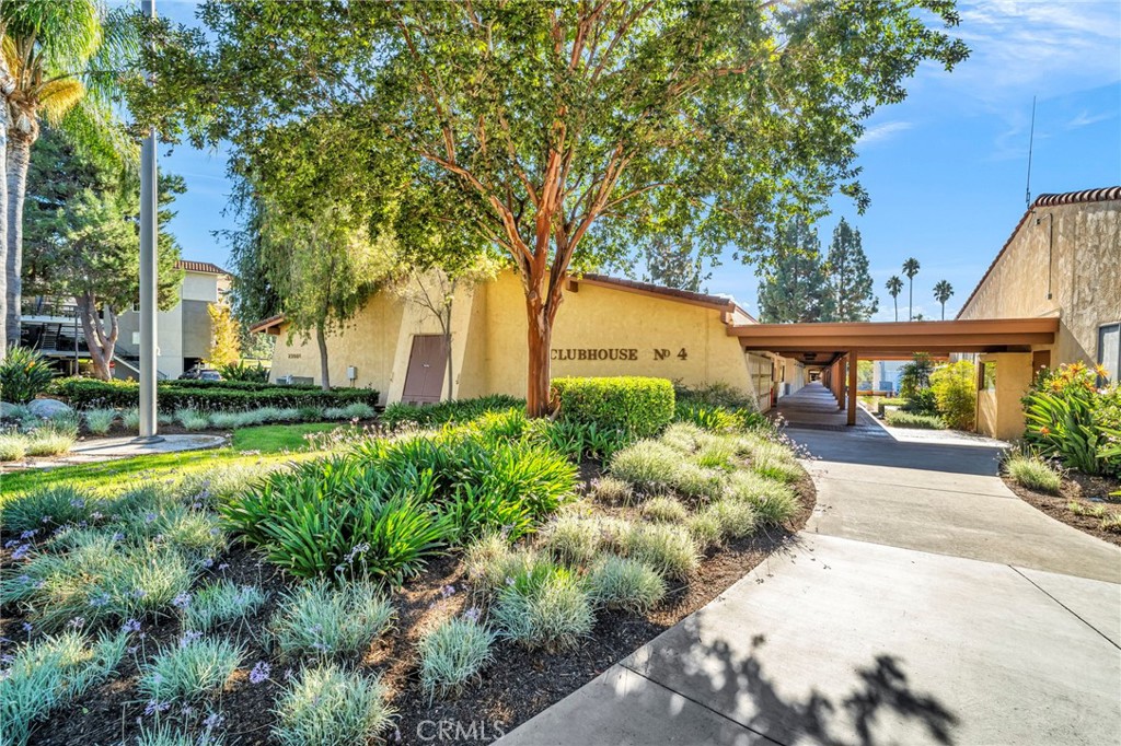 2197 Via Mariposa E B