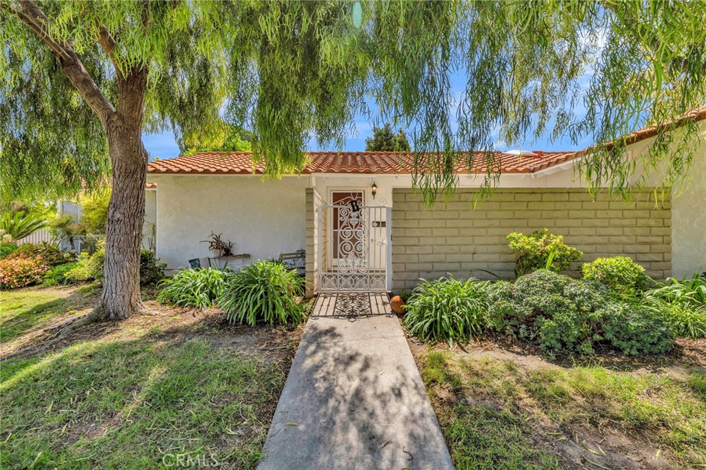 2197 Via Mariposa E B