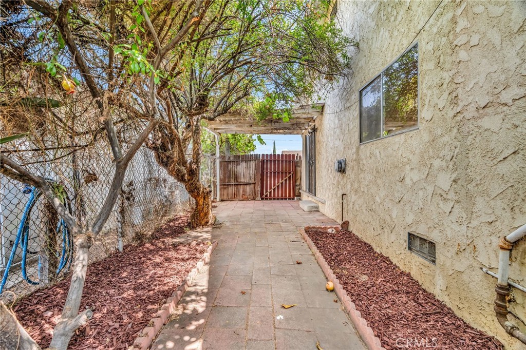612 E Saxon Avenue