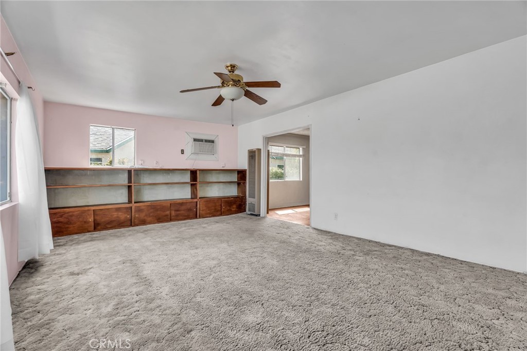 612 E Saxon Avenue