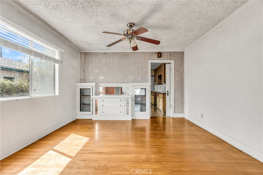 612 E Saxon Avenue