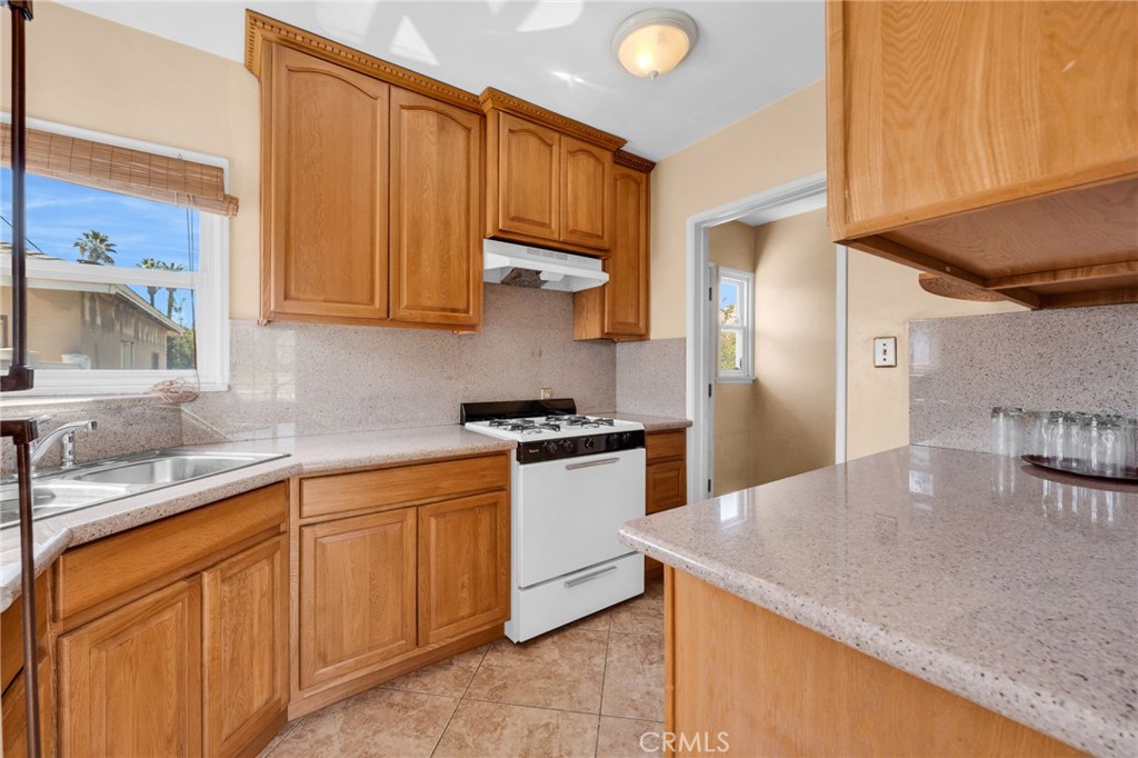 10654 Amapolas Street