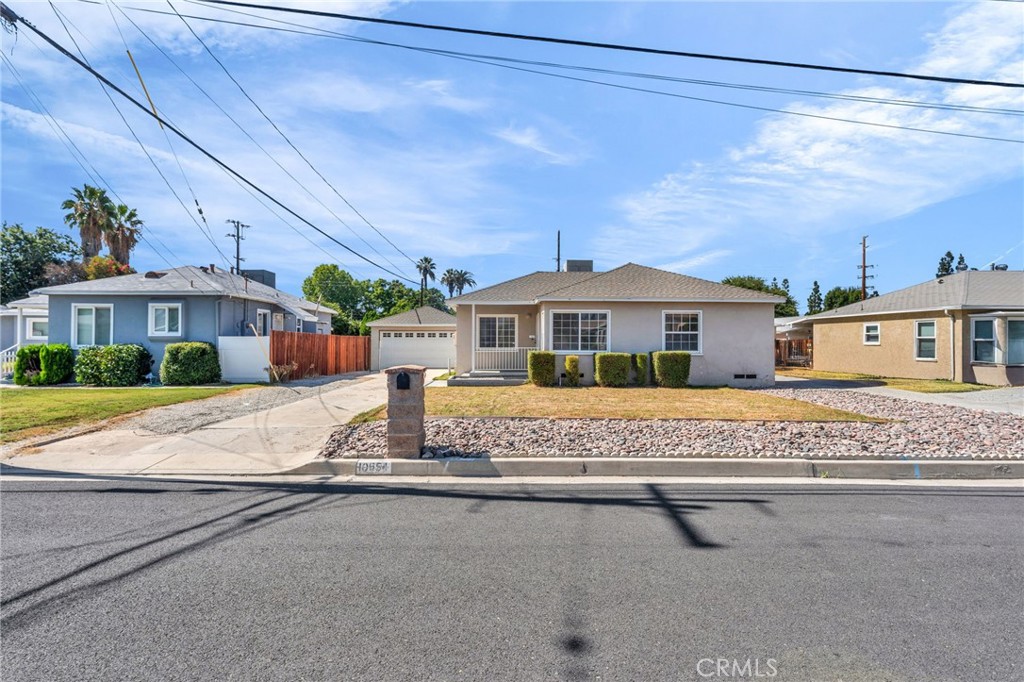 10654 Amapolas Street