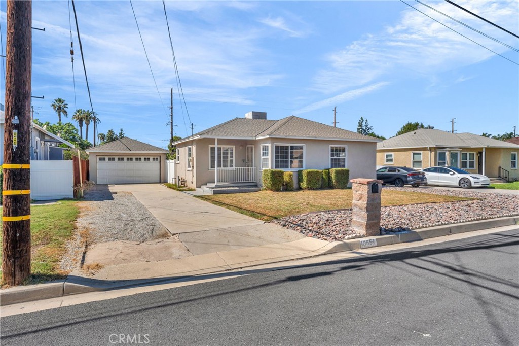 10654 Amapolas Street