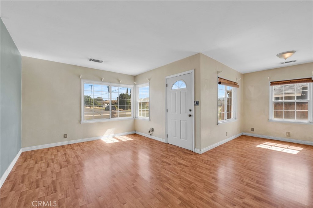 10654 Amapolas Street