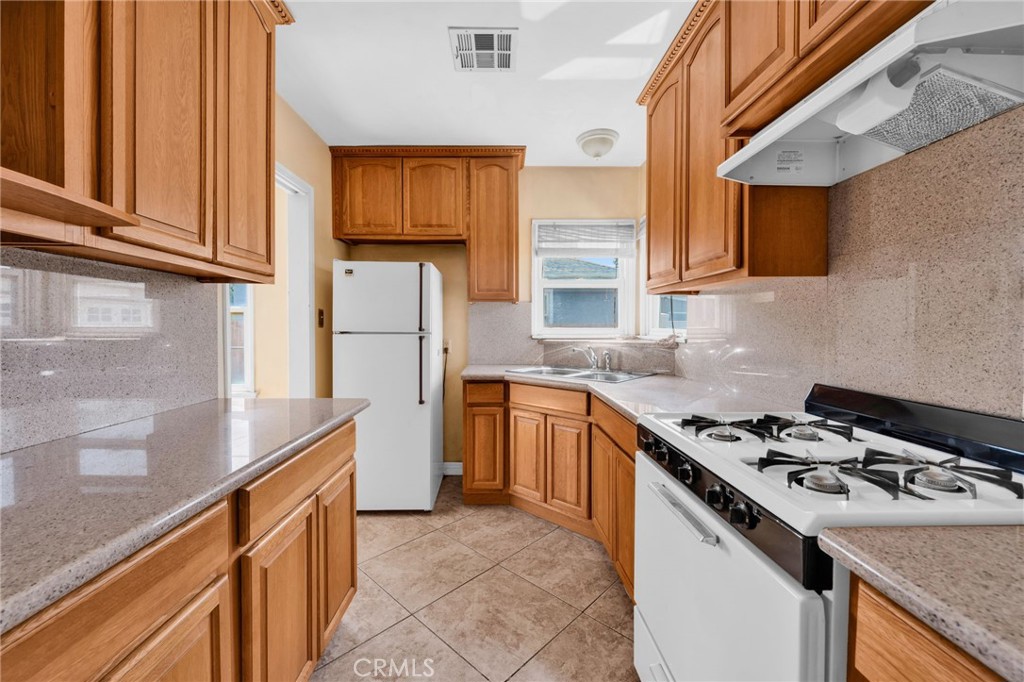 10654 Amapolas Street