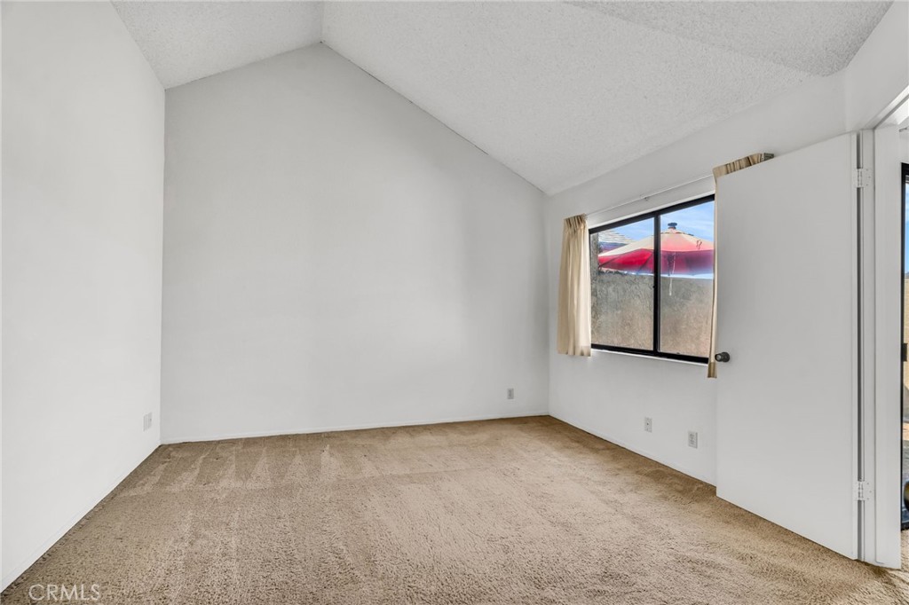 320 N Montebello