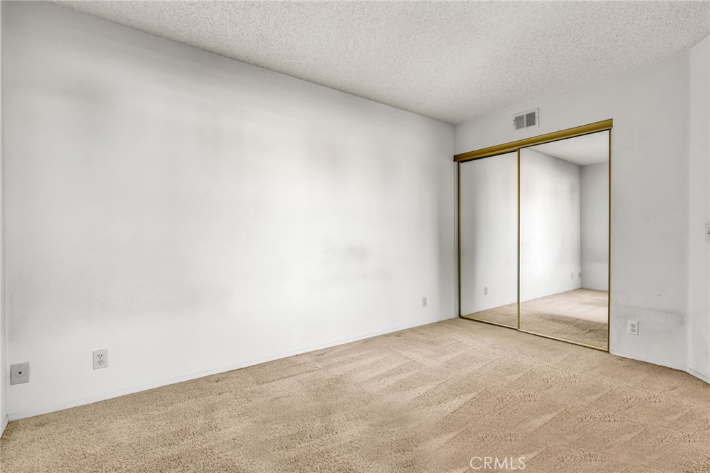 320 N Montebello