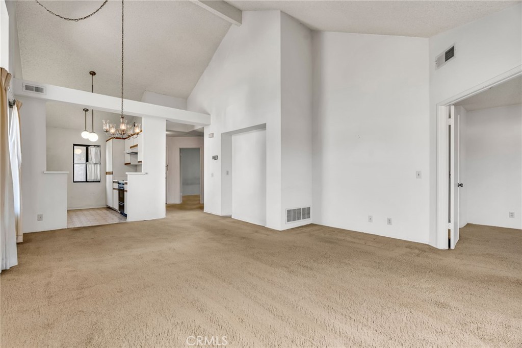 320 N Montebello