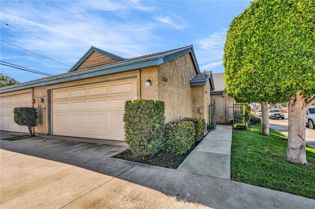320 N Montebello