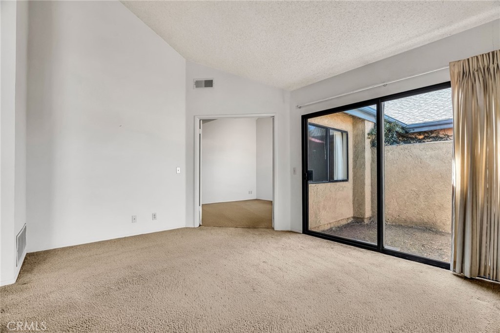 320 N Montebello