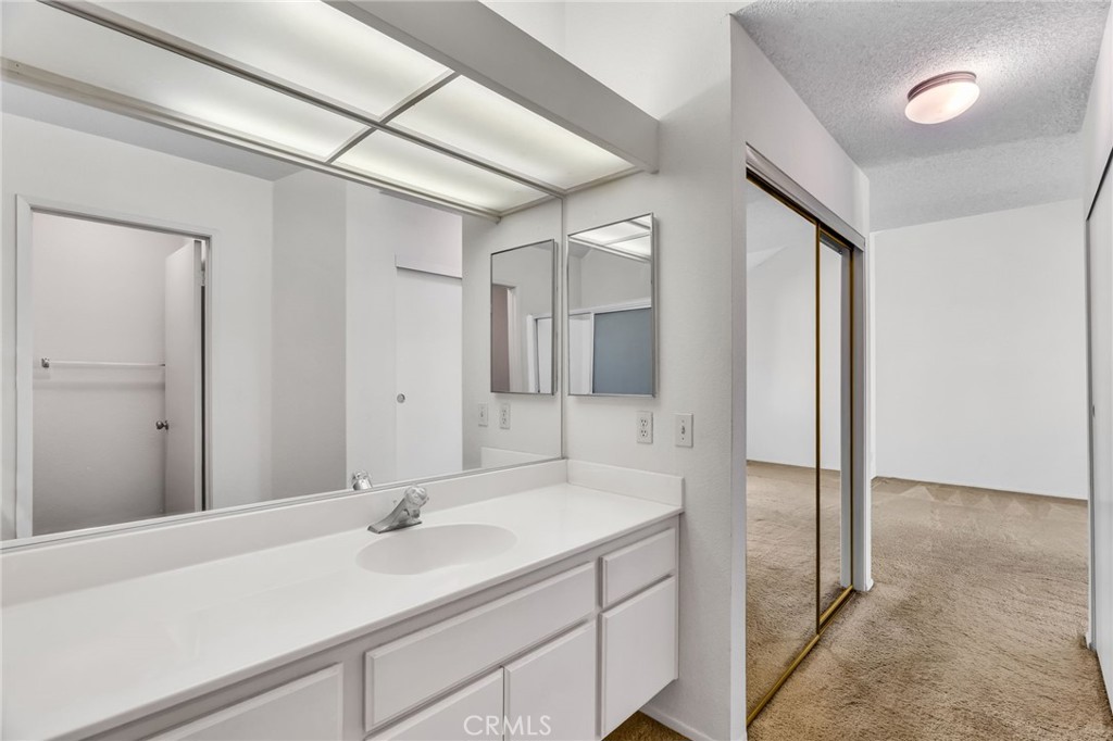 320 N Montebello