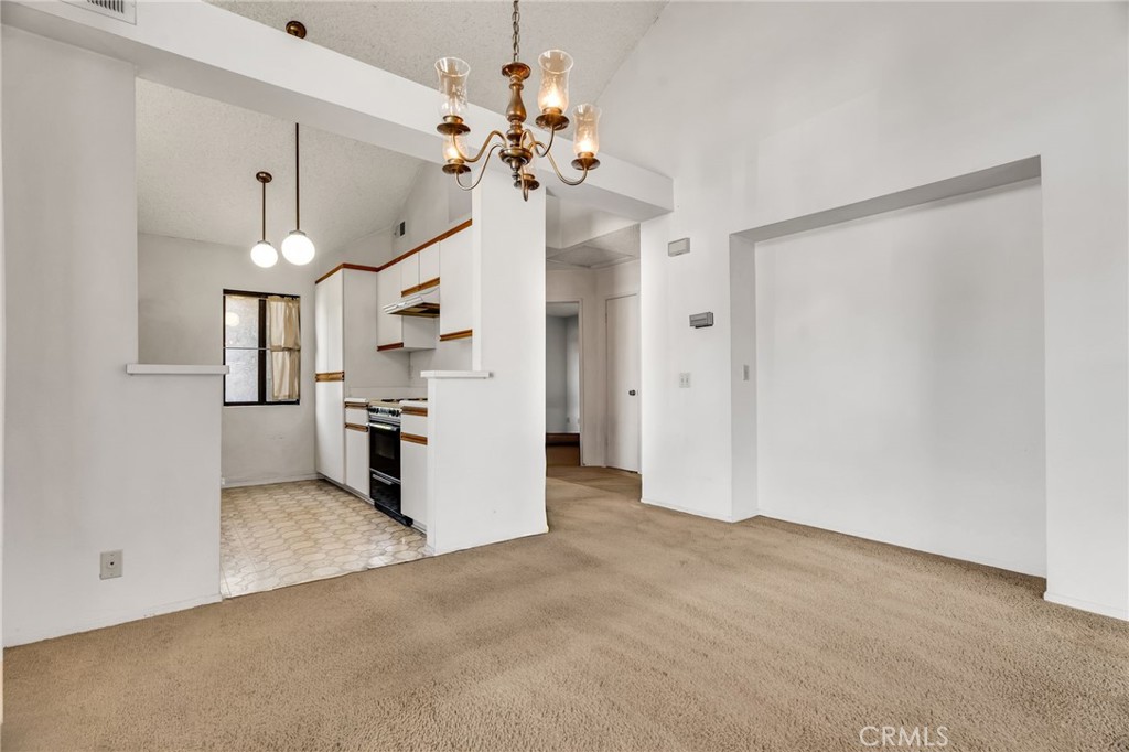 320 N Montebello