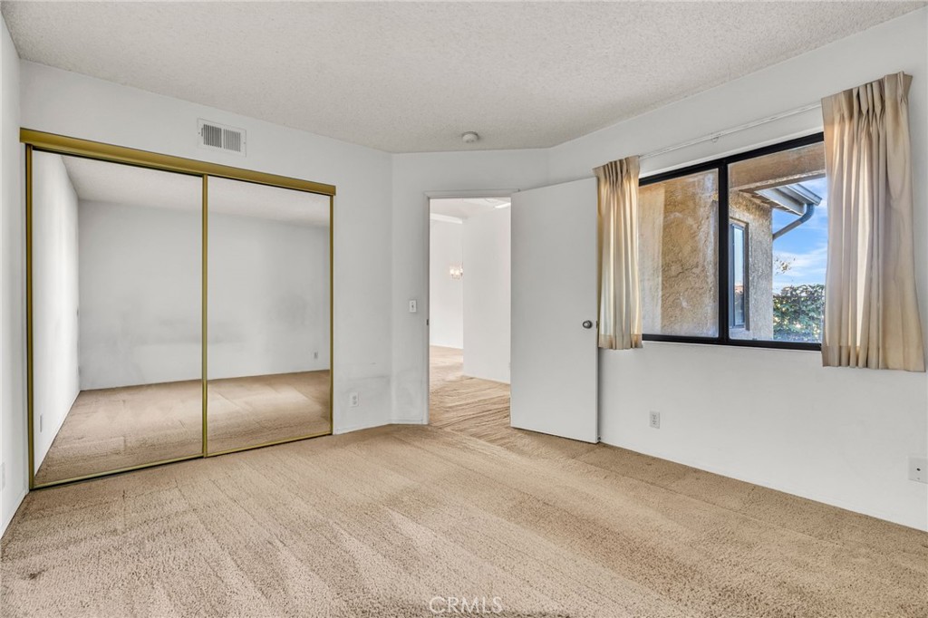 320 N Montebello
