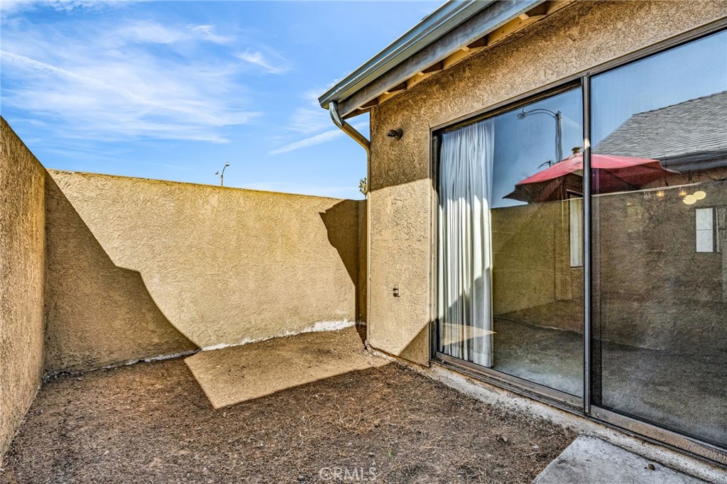 320 N Montebello