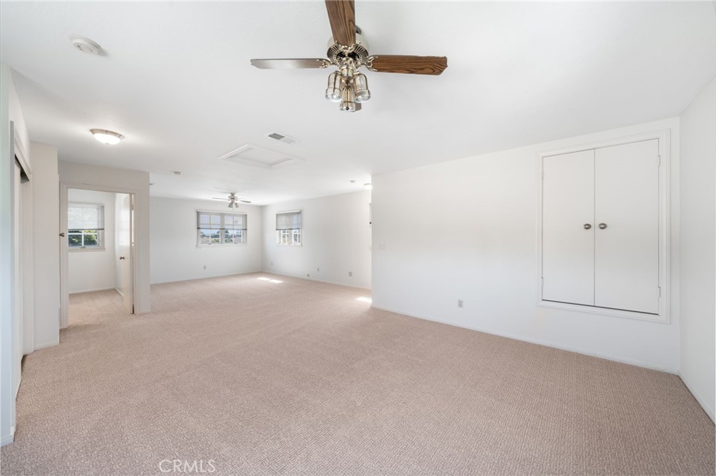 2215 E Quincy