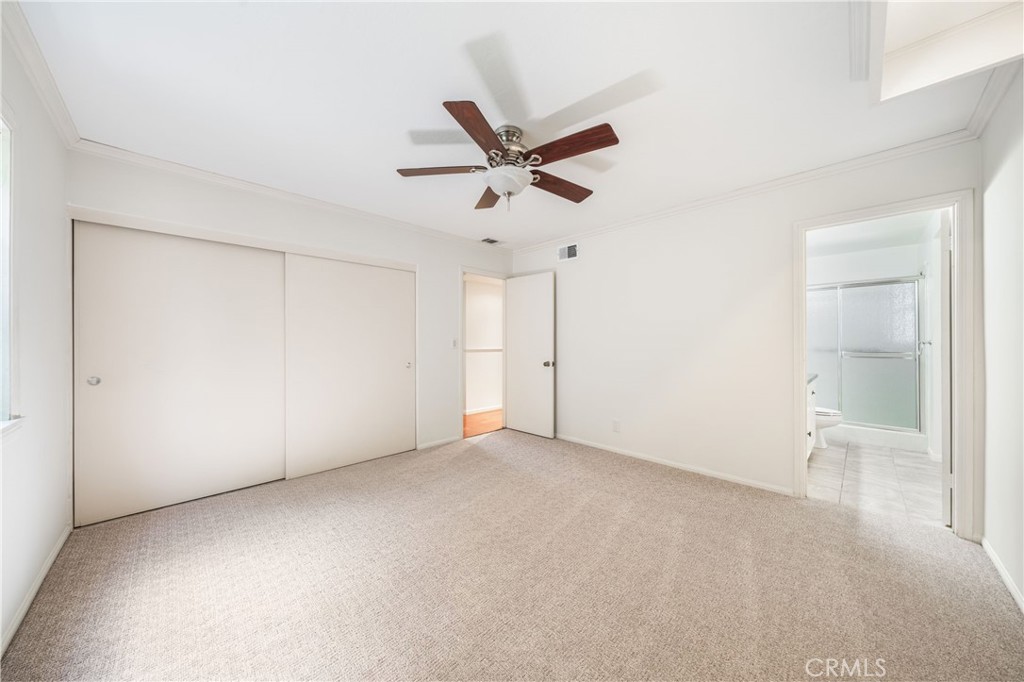 2215 E Quincy