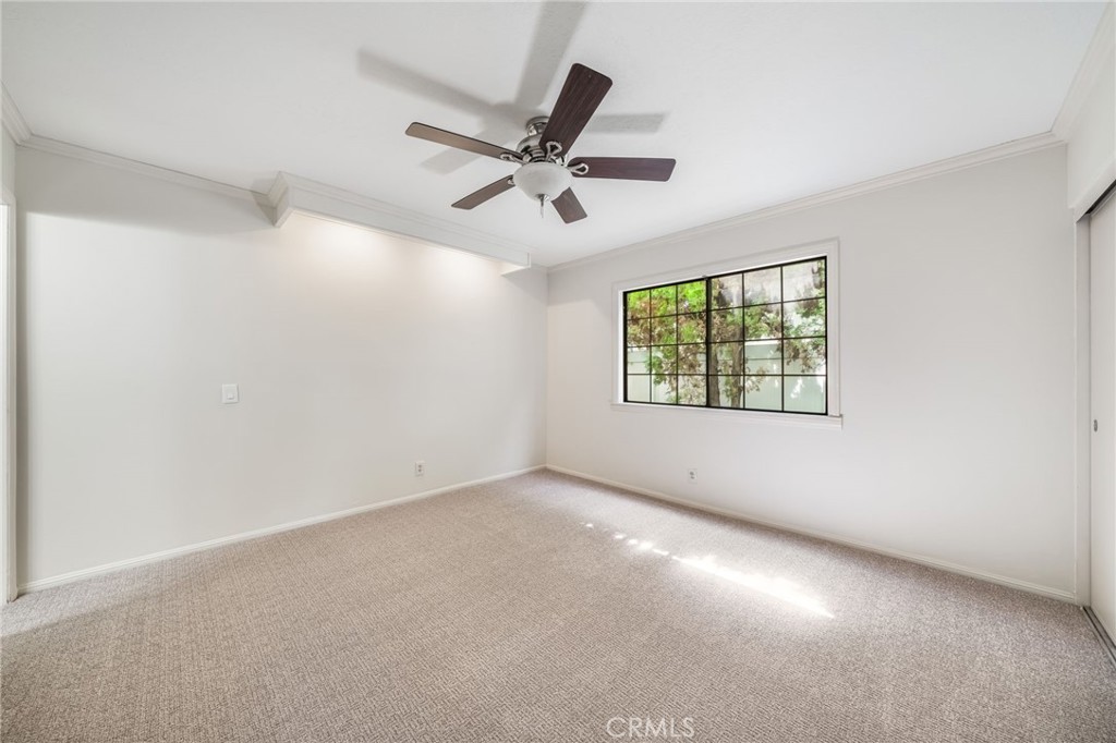 2215 E Quincy