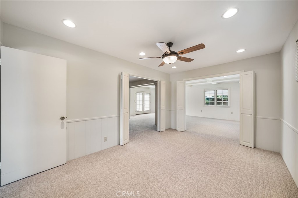 2215 E Quincy