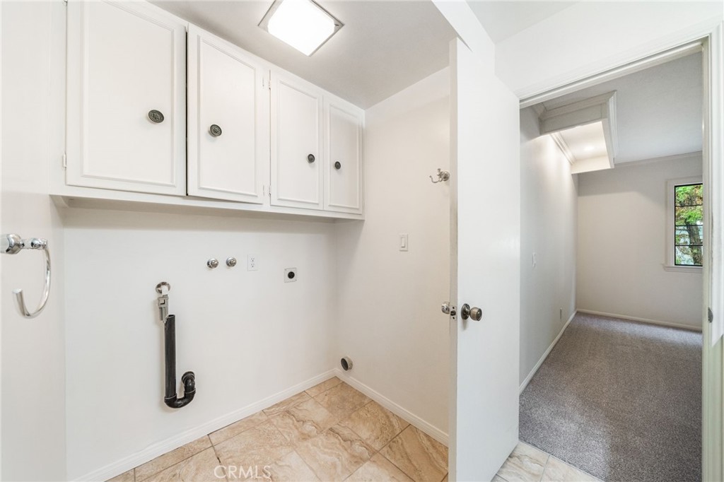 2215 E Quincy